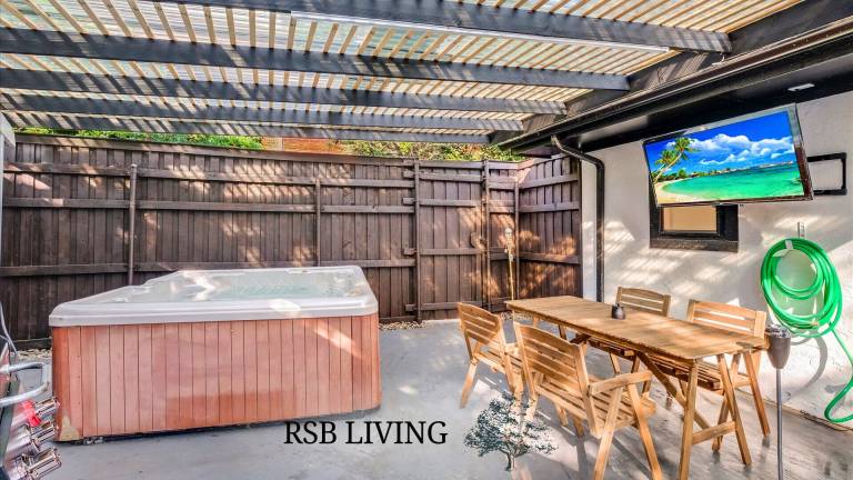 Vacation home with private pool — photo 2