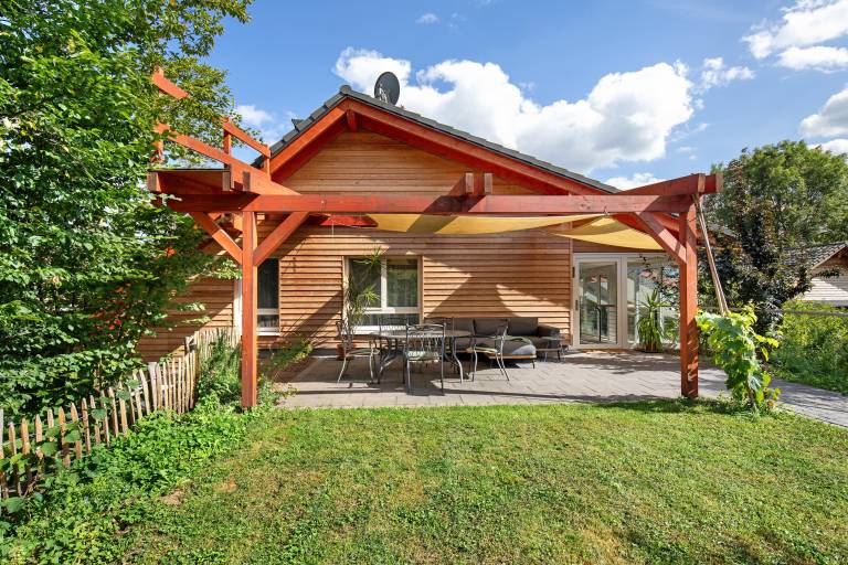 Holiday Apartment "Leben Am Weinberg" with Shared Terrace, Shared Garden & Wi-Fi in Giessen