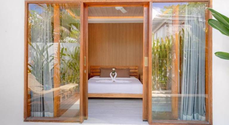 Villa with pool & jacuzzi | Pets allowed — photo 2