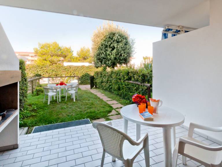 Vacation home with patio, yard & pool — photo 3