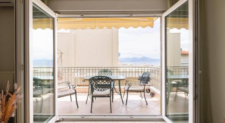 Loutraki Seaview Apt - 2BR, Terrace & BBQ I Beach — photo 4