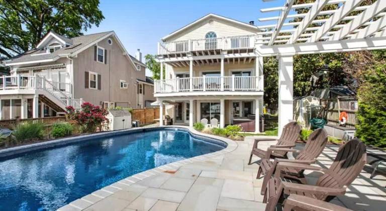 Oasis by the Bay - Waterfront Heated Pool Hot Tub in Annapolis, MD