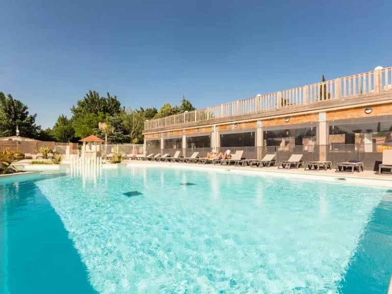Camping Sandaya La Barque - Cottage 3 Rooms 4 Persons Air-conditioned TV in Fréjus