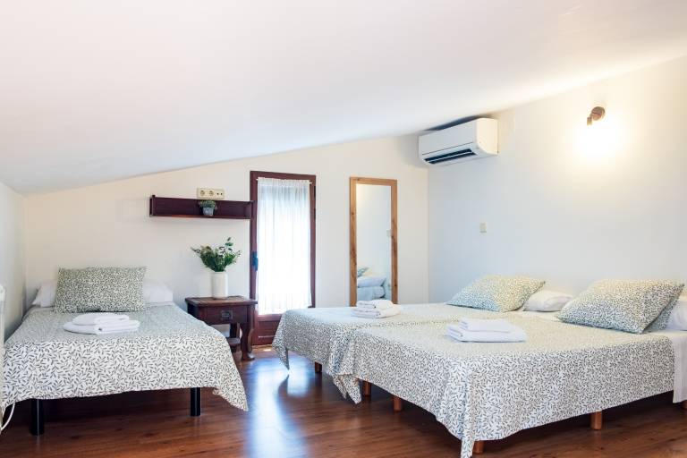 Fully equipped vacation home with fast internet, terrace & barbecue | Dogs allowed — photo 5