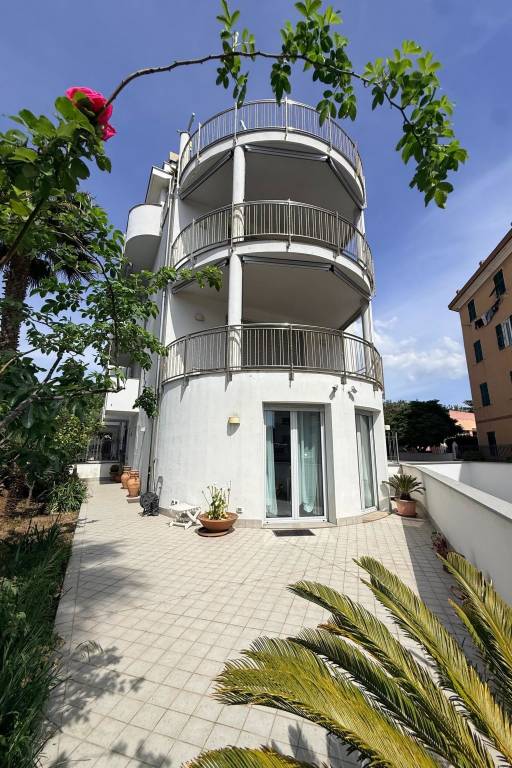 Ferienwohnung mit Hund in Albissola Marina, Italienische Riviera fuer max. 4 Personen