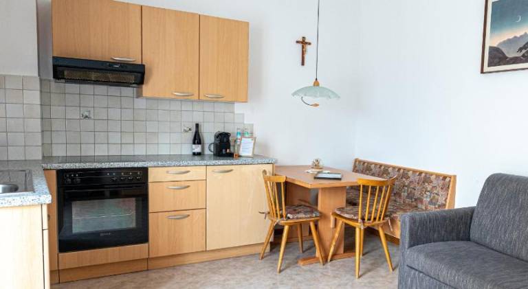 Rental apartment with patio — photo 3