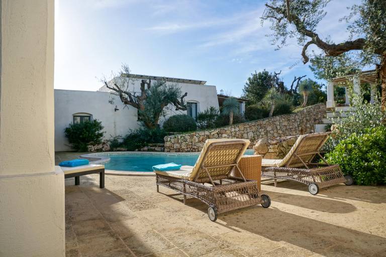 Villa with yard, pool & barbeque — photo 2
