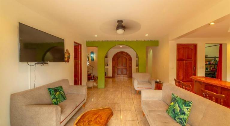Villa with pool — photo 4
