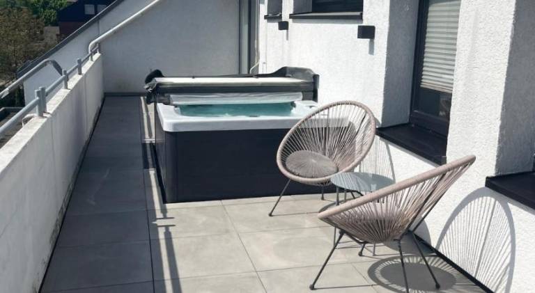 Rental apartment with hot tub — photo 4