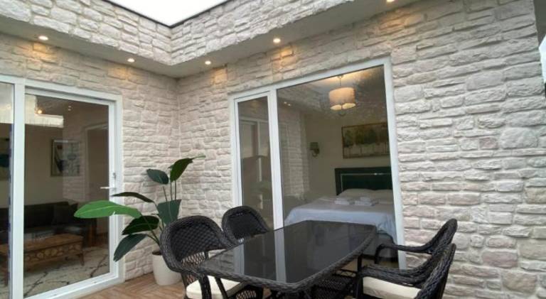 Villa with pool — photo 4