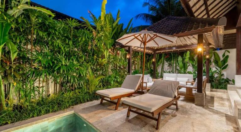 Villa with pool — photo 3