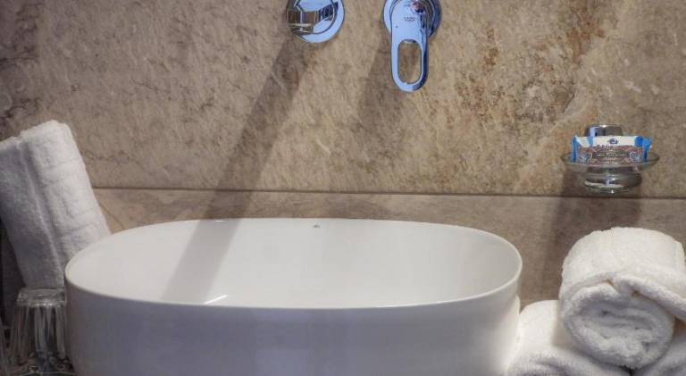 Serviced apartment with terrace, pool & garden — photo 4
