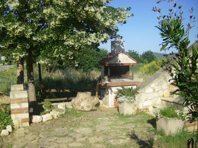 House with hot tub, yard & patio — photo 3