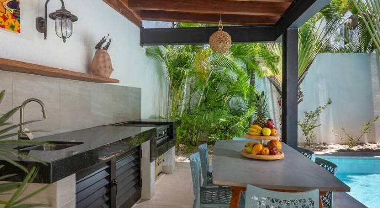 Villa with pool & yard — photo 4