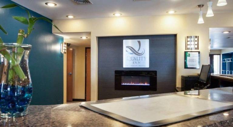 Quality Inn Airport East — photo 4