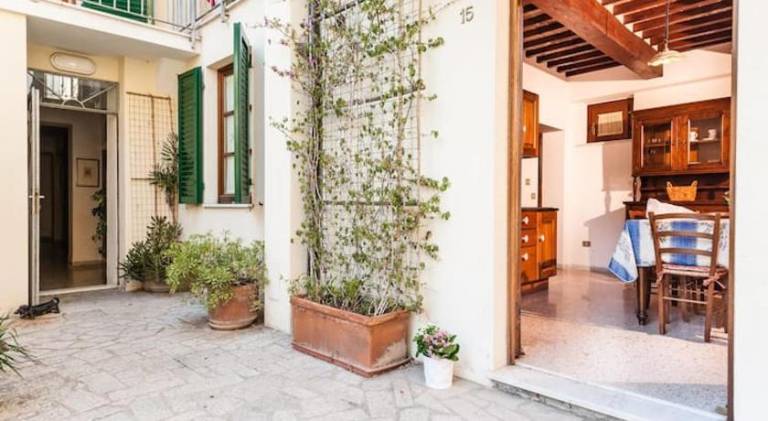 Pleasant serviced apartment with terrace & yard | Next to Santa Maria della Spina | Pets allowed — photo 2