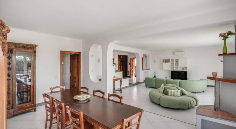 Villa with yard, pool & terrace — photo 2