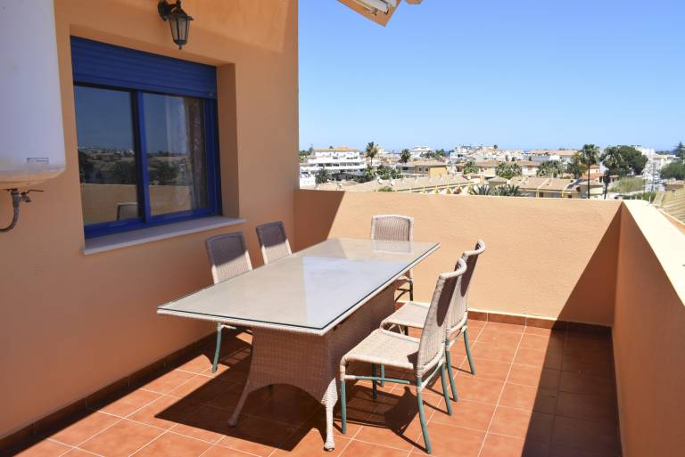 Holiday apartment with pool, patio & garden — photo 2