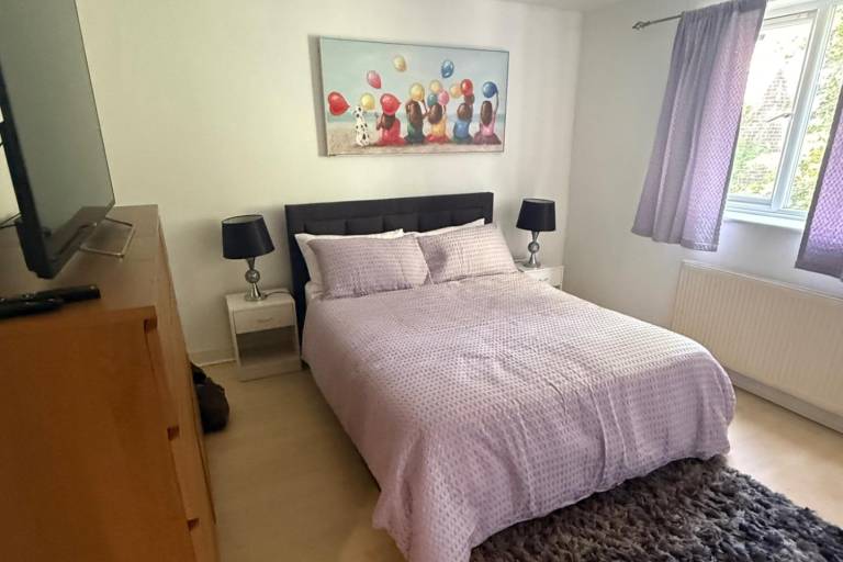 2 Bed Apartment Sleeps 4 Free Parking Balcony