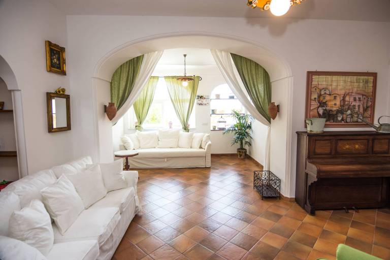 Rental apartment with patio & yard | Sea view — photo 3