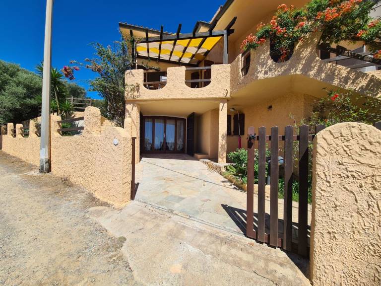 House with BBQ, yard & terrace — photo 4