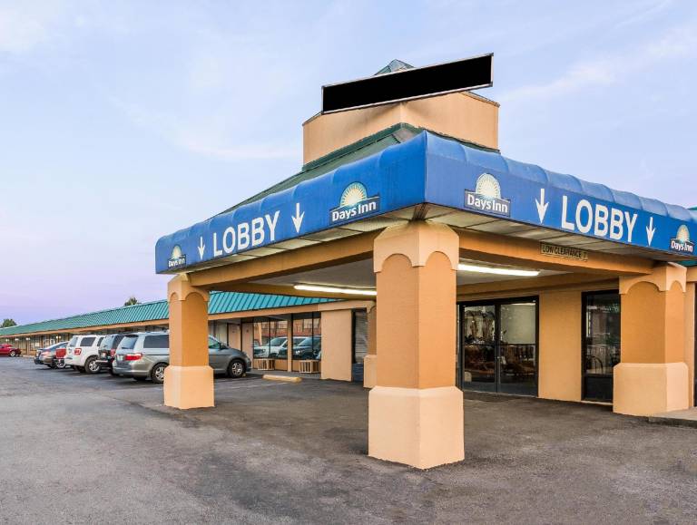Days Inn by Wyndham Dickson in Dickson, TN