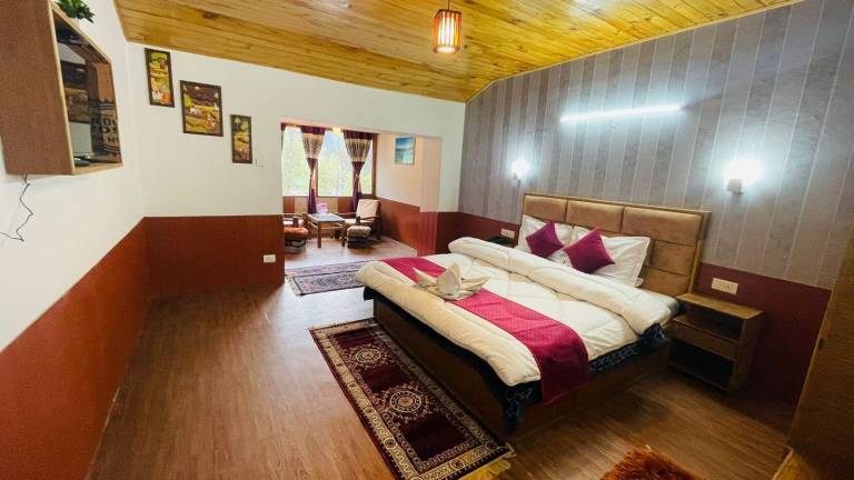 Hotel Hilltop in Manali