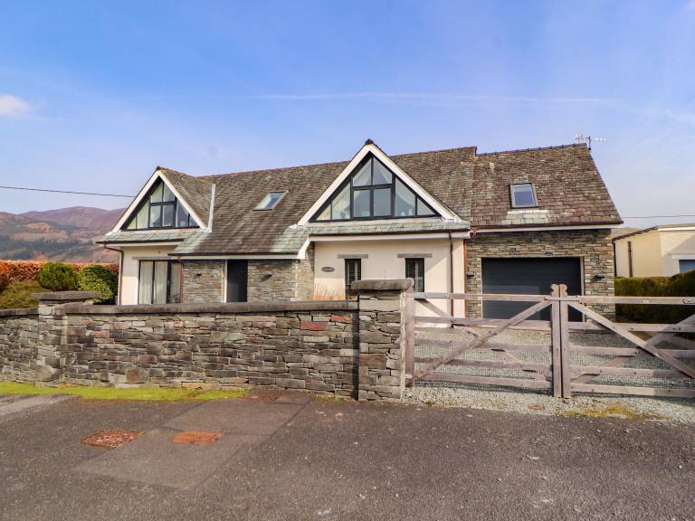 Family-friendly wonderful cottage with garden | Beach view | Pet-friendly in Keswick
