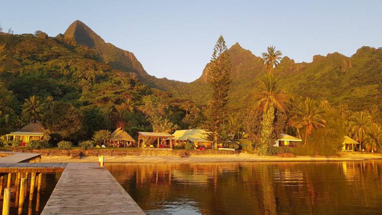 Linareva Moorea Beach Resort