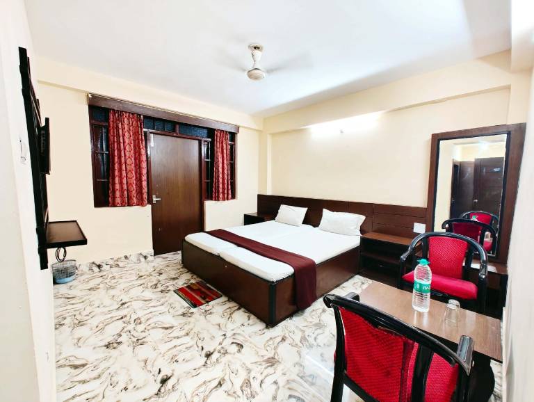 Goroomgo Arya Palace CT Road Near Sea Beach Puri — photo 2