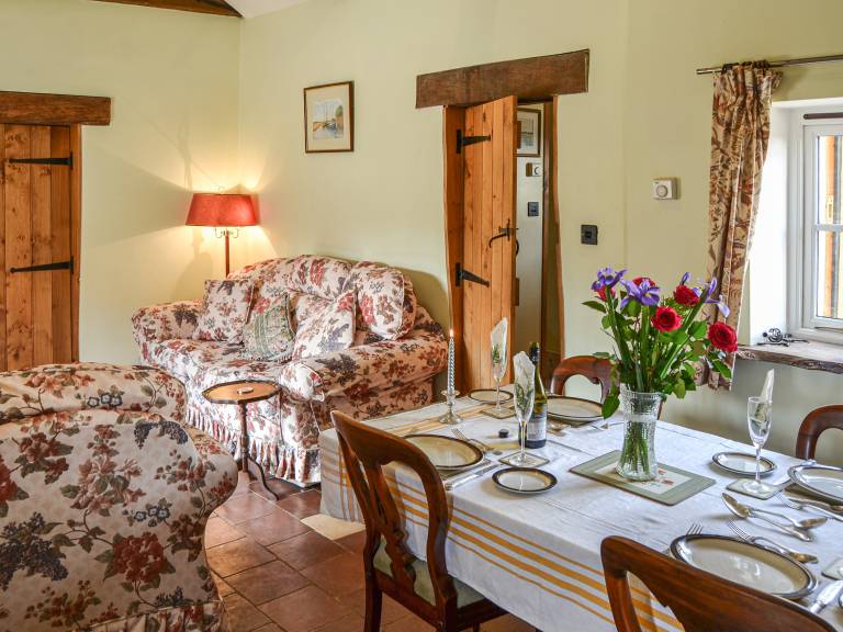 Cottage with garden | River view — photo 4