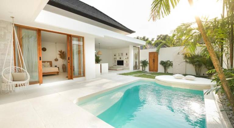 Villa with private pool, terrace & garden | Perfect for remote work | Pet-friendly in Pecatu