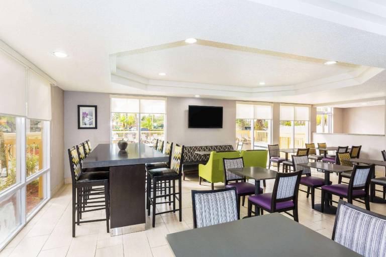 La Quinta Inn & Suites by Wyndham Orlando Universal area in Orlando, FL
