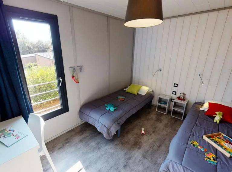 Chalet with grill, garden & hot tub | Pets allowed — photo 4