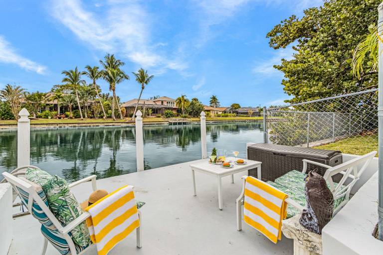 Luxury 4 Bedroom, Heated Pool. Billiard Room! Amazing Upscale Decor!- Villa Jolie - Roelens in Cape Coral, FL