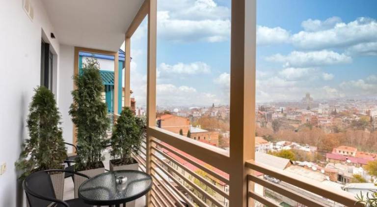 Apartment with patio | Close to Bridge of Peace | Pets are welcome — photo 5