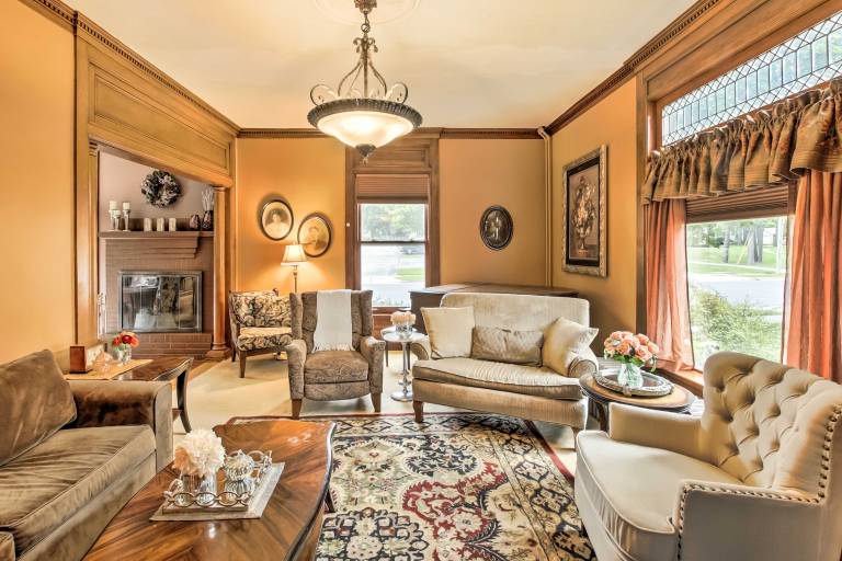 Dog-Friendly Home w/ Balcony & Yard in Surgeon Bay — photo 4