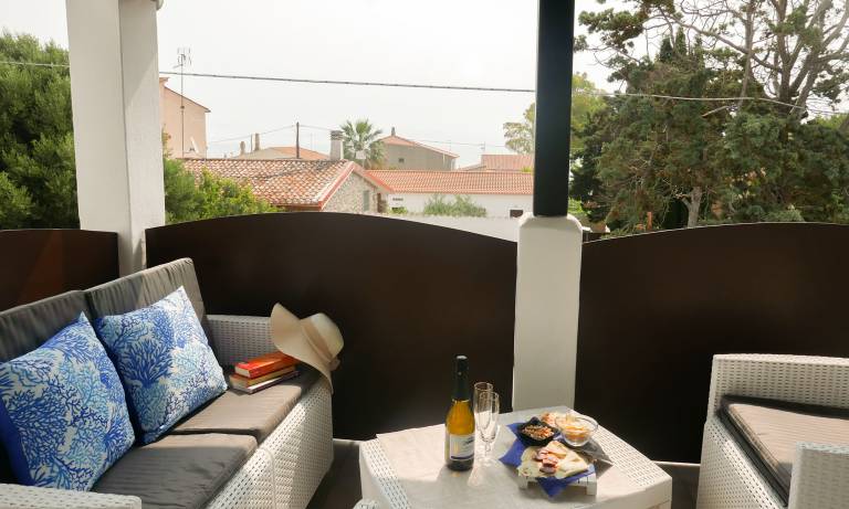 Family-friendly wonderful apartment with grill, yard & terrace | Sea view | Next to the beach | Pets allowed — photo 2