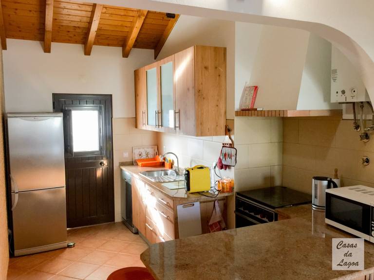 Cottage 'Casas Da Lagoa - T2 Sul' with Private Garden, Balcony and Wi-Fi — photo 4