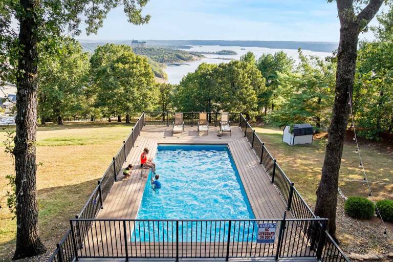 Fully equipped vacation home with grill | Pets are welcome in Branson, MO