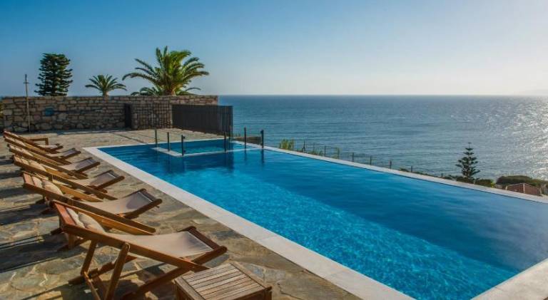 House with garden, patio & private pool in Heraklion