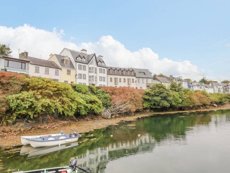 Cottage Roundstone