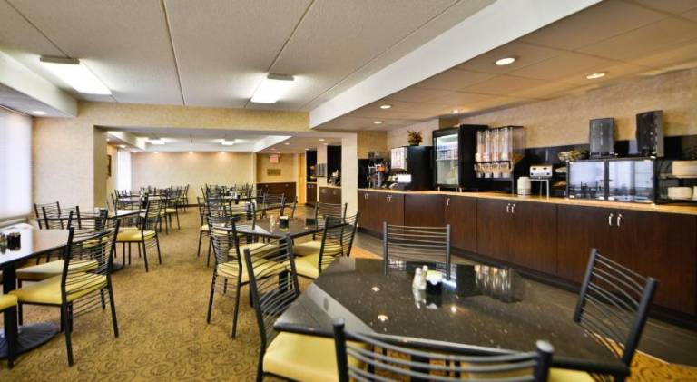 Ramada Hotel & Conference Center by Wyndham Plymouth — photo 4