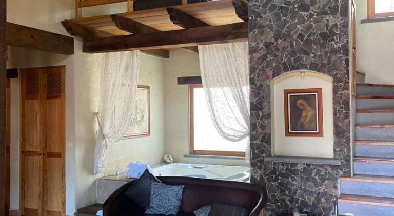 Villa with terrace, hot tub & yard | Pets are welcome — photo 3