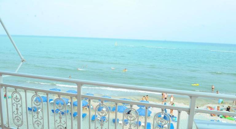 Lovely serviced apartment with patio | Close to the beach | Dogs allowed in Katerini