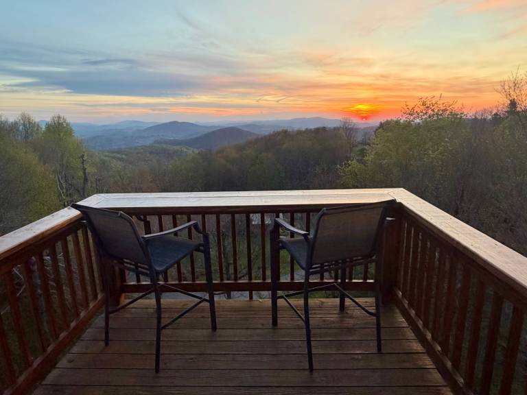 Family-oriented ample vacation home with grill | Mountain view | Pets are welcome — photo 3