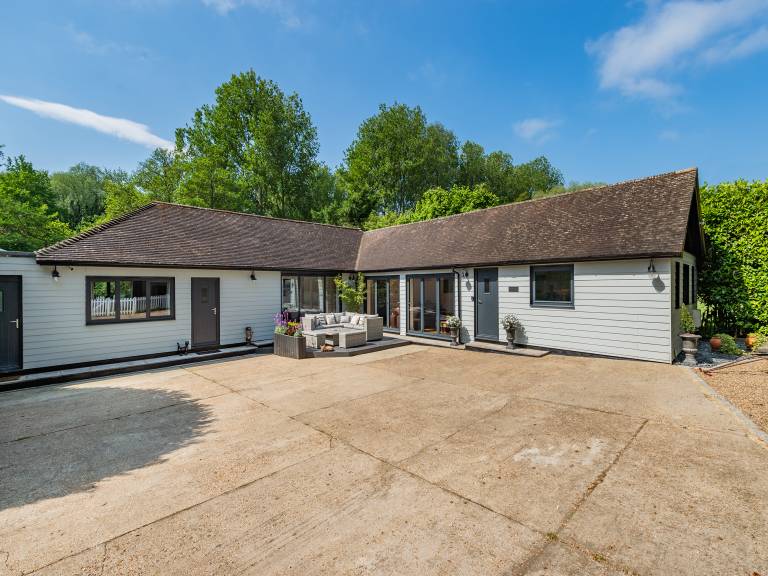 Cottage with garden | River view — photo 2