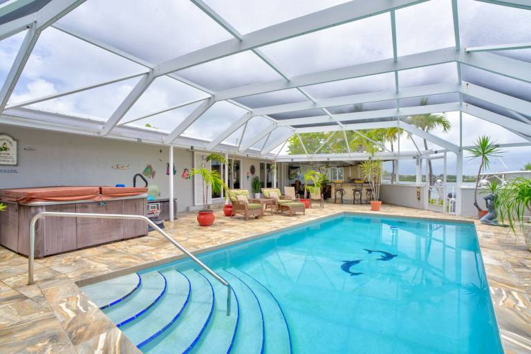 Family-friendly spacious vacation home with private pool, BBQ & patio | Water view | Pet-friendly — photo 2
