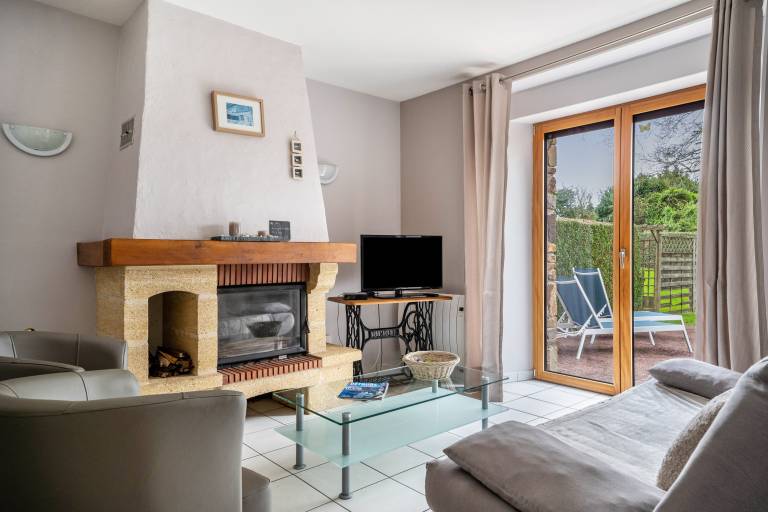 Holiday Home 'Gite Palombe' with Private Terrace, Private Garden and Wi-Fi in Dinan
