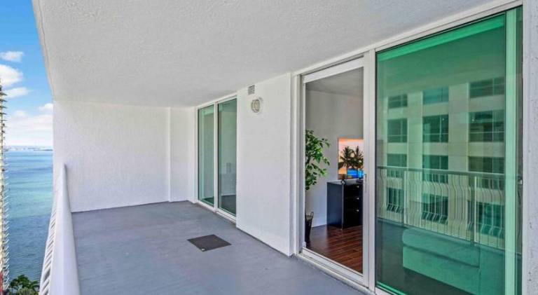 Comfy 28th floor • Brickell • Ocean & City Views — photo 4